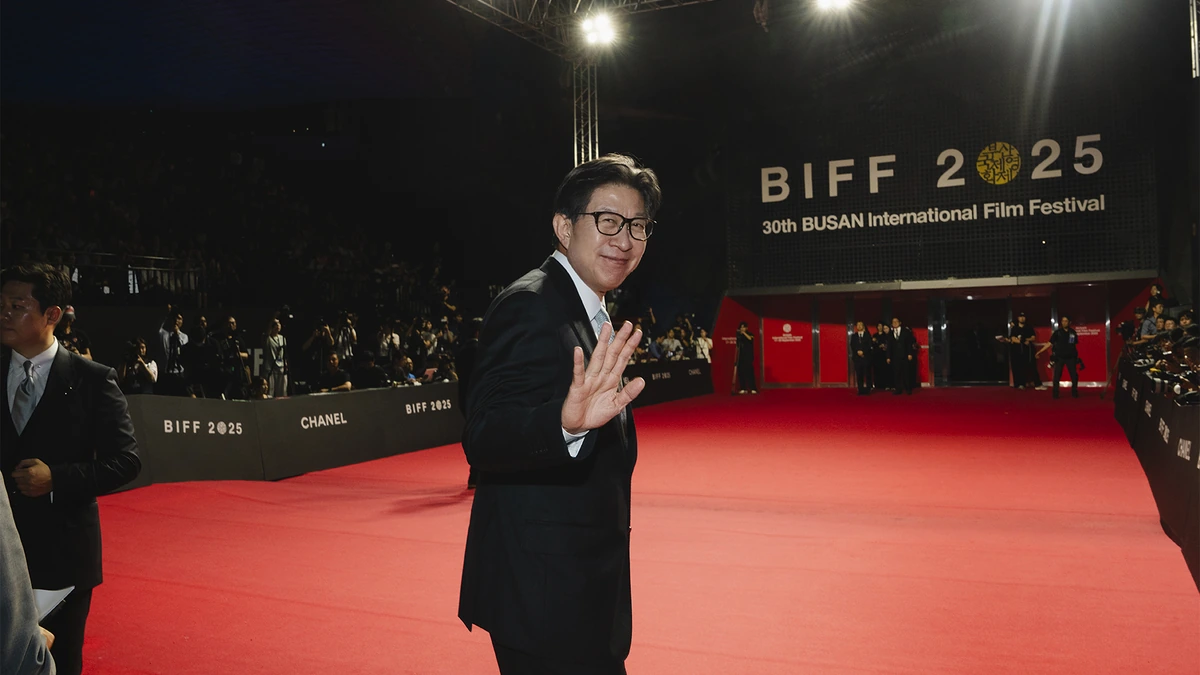 부산국제영화제 레드카펫과 관객, 취재진이 보이는 2025년 공식 현장 사진